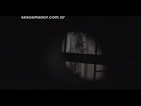 ❤️ Blondie ichi bo'sh g'ishtlar orqasida yashiringan qo'shni voyeur tomonidan yashirincha videoga tushadi ❤️❌ Sluts uz.vanalize.ru ﹏